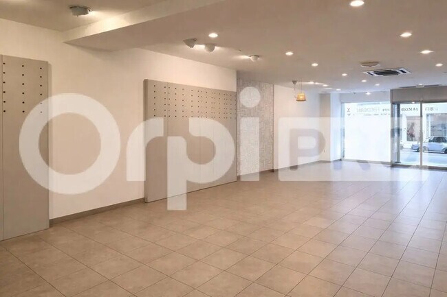 Plus de détails pour Local commercial à louer