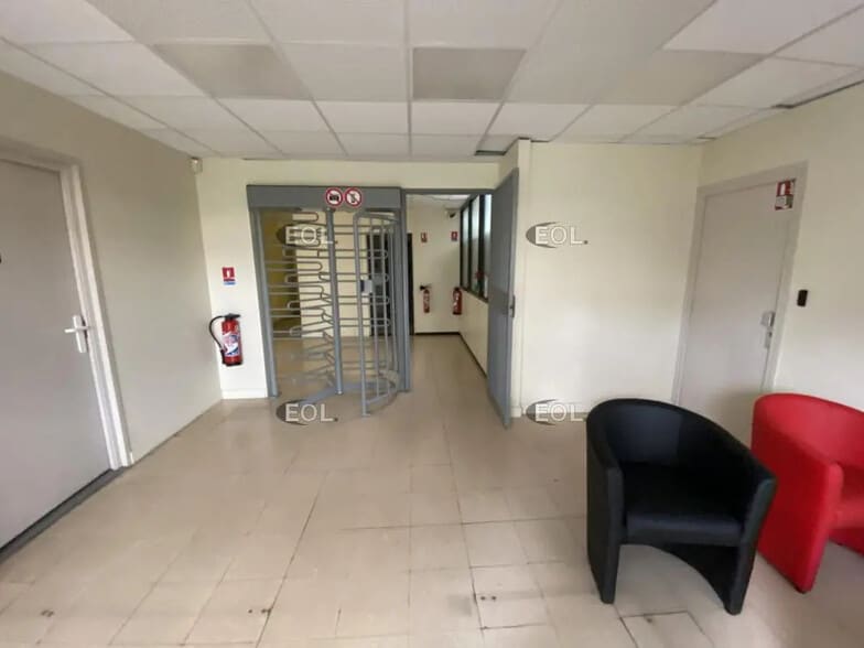 Local d’activités dans Templemars à louer - Photo de l’immeuble – Image 2 sur 4