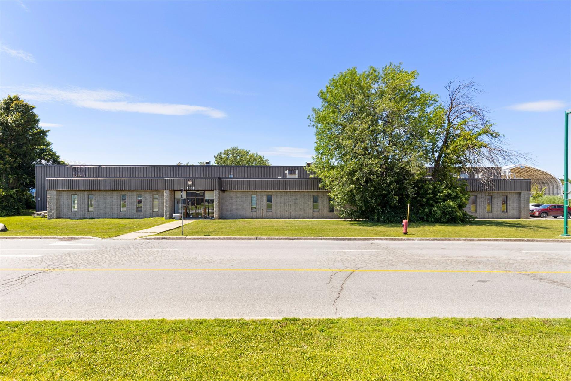 1000 Rue Nationale, Terrebonne, QC à louer Photo de l’immeuble– Image 1 sur 7