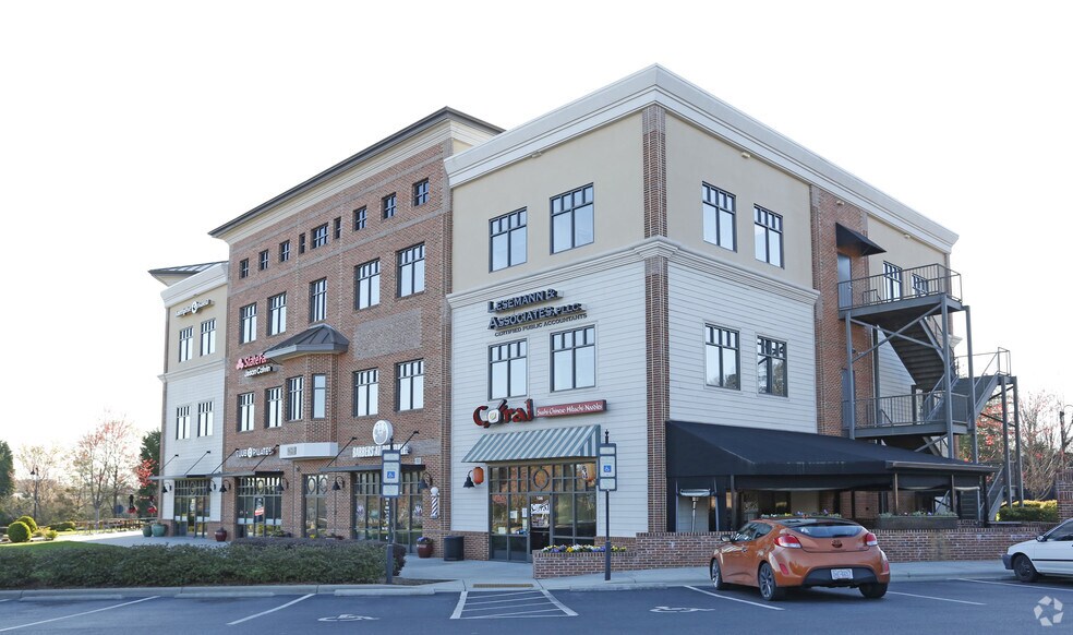 9525 Birkdale Crossing Dr, Huntersville, NC à louer - Photo de l’immeuble – Image 1 sur 5