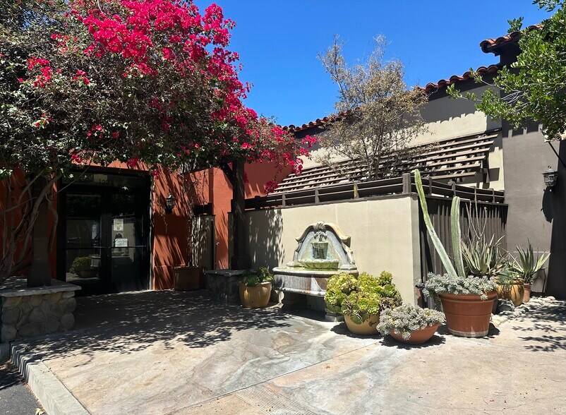 120 N Maclay Ave, San Fernando, CA à louer - Photo de l’immeuble – Image 2 sur 12
