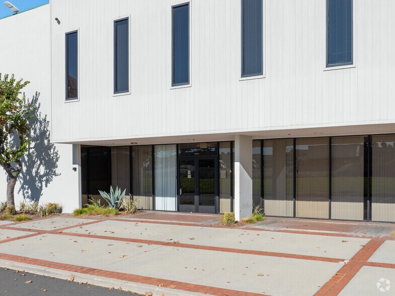 303-335 W Artesia Blvd, Compton, CA à louer - Photo de l’immeuble – Image 3 sur 5