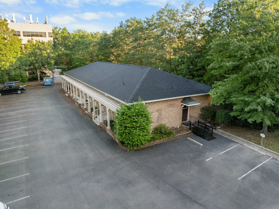 861 Willow Dr, Chapel Hill, NC à louer Photo principale– Image 1 sur 9