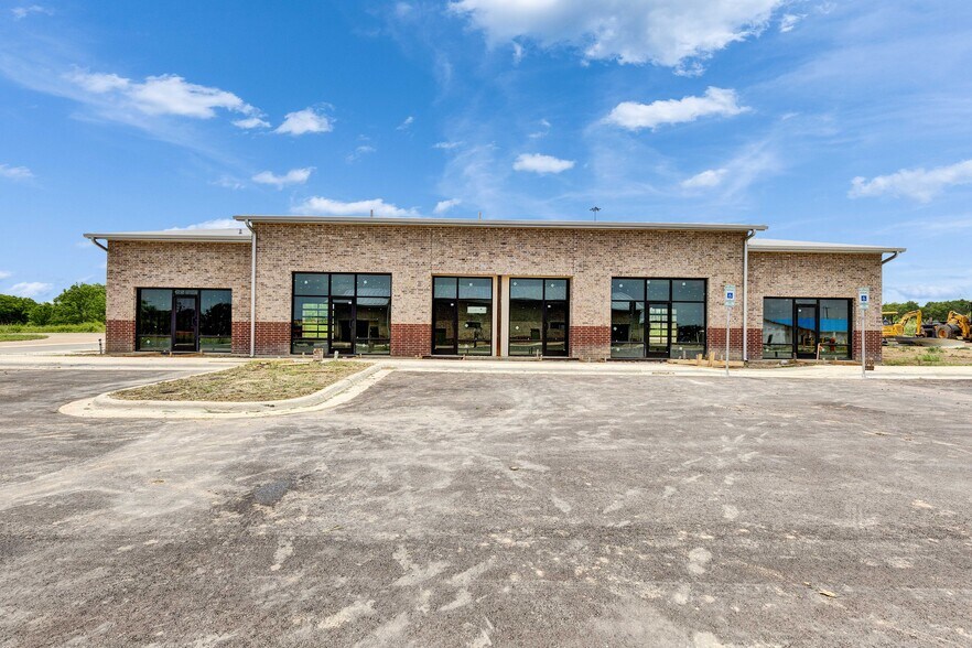 340 E FM 150, Kyle, TX à louer - Photo de l’immeuble – Image 1 sur 6