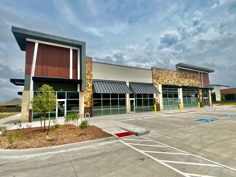 7051 Wayne Rd, Westland, MI à louer - Photo de l’immeuble – Image 2 sur 2