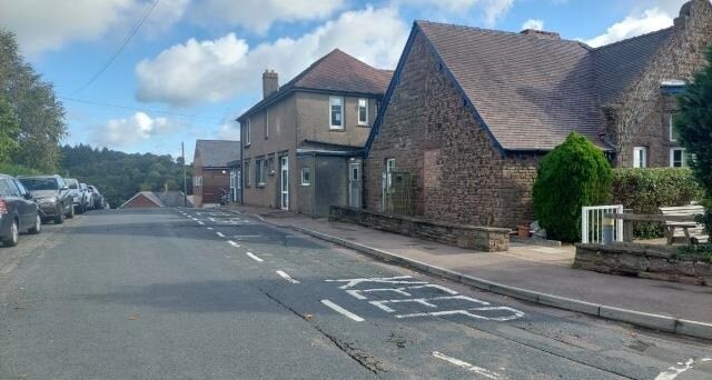 27 Grove Rd, Lydney à vendre - Photo de l’immeuble – Image 2 sur 13