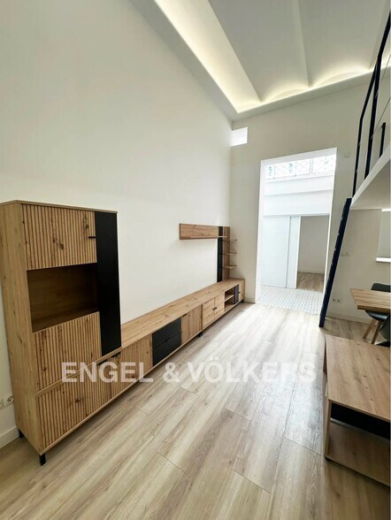 Immeuble residentiel dans Barcelone, Barcelona à vendre - Photo de l’immeuble – Image 2 sur 3