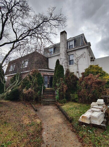 615 Macdade Blvd, Collingdale, PA à vendre - Photo de l’immeuble – Image 2 sur 11