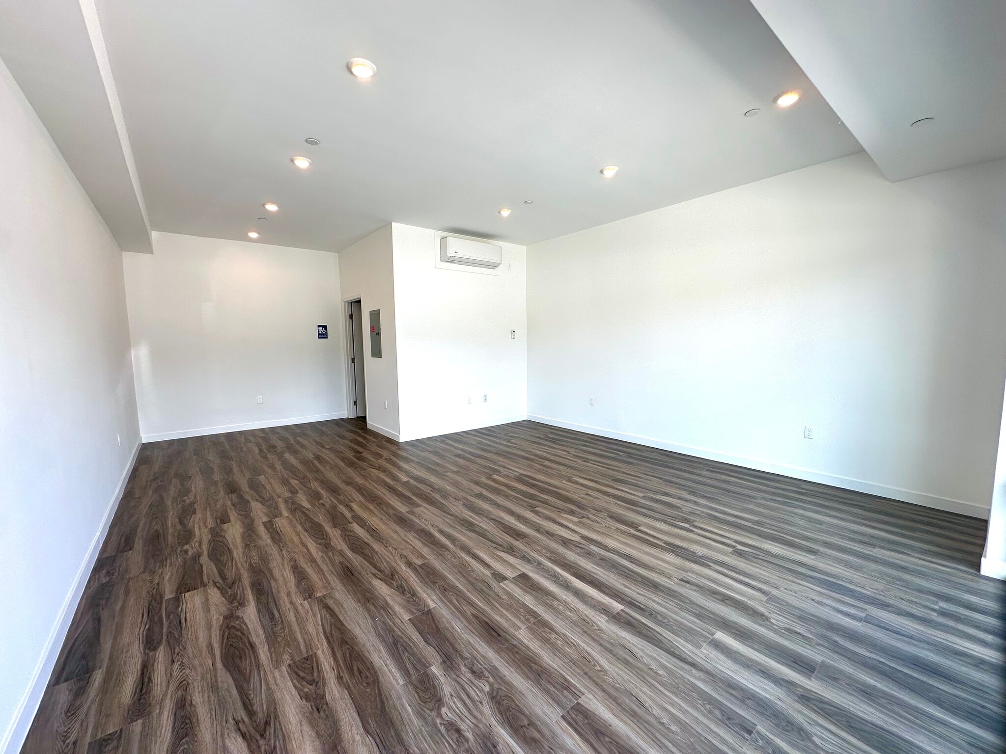 13039 San Fernando Rd, Sylmar, CA à louer Photo intérieure– Image 1 sur 1