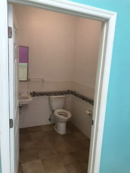 2408-2412 N Dixie Hwy, Wilton Manors, FL à louer - Vidéo sur l’annonce professionnelle – Image 2 sur 10