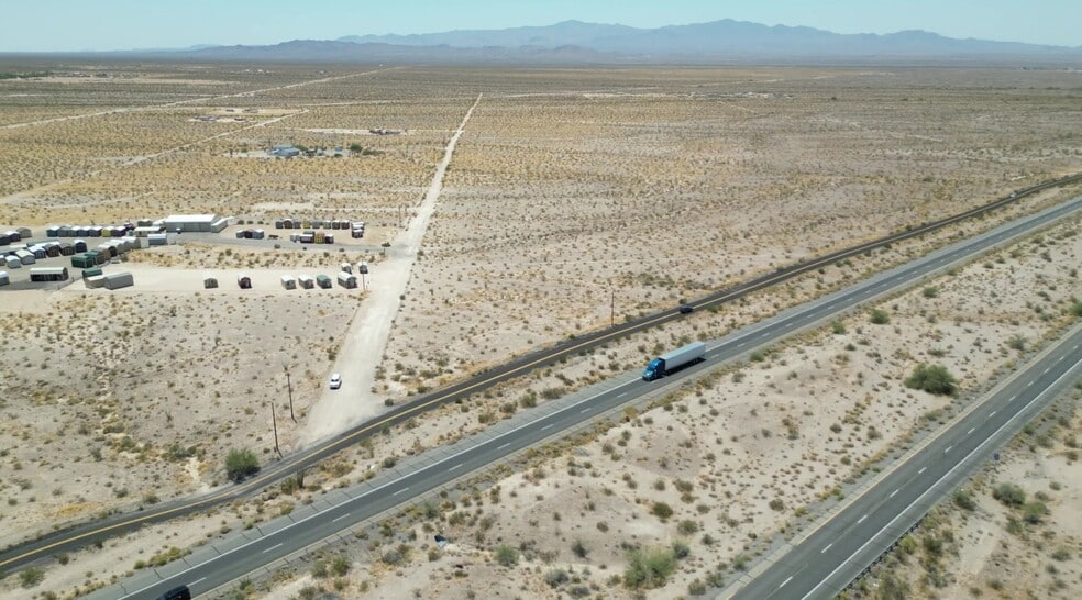 00 S Indio dr, Yucca, AZ à vendre - Aérien – Image 2 sur 3