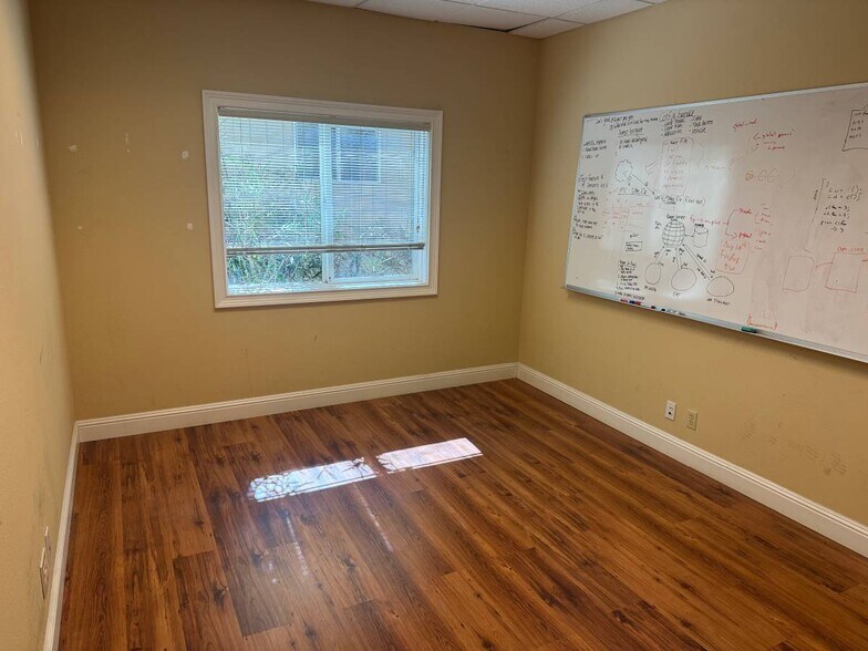 400 Smith Ranch Rd, San Rafael, CA à louer - Photo de l’immeuble – Image 3 sur 14