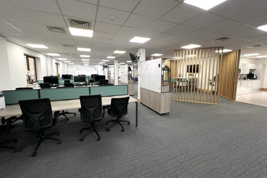 Victoria Rd S, Chelmsford à louer - Photo de l’immeuble – Image 2 sur 12