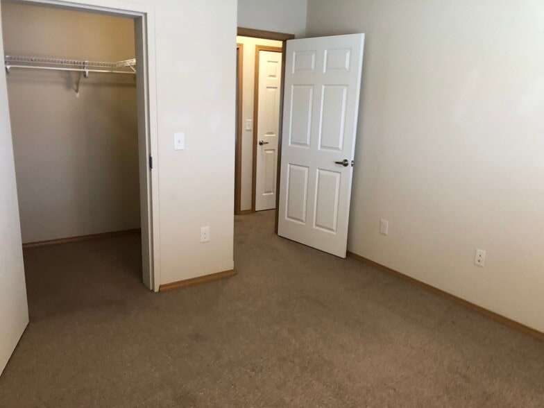 201 E Karla Ave, Haysville, KS à vendre - Photo intérieure – Image 2 sur 4