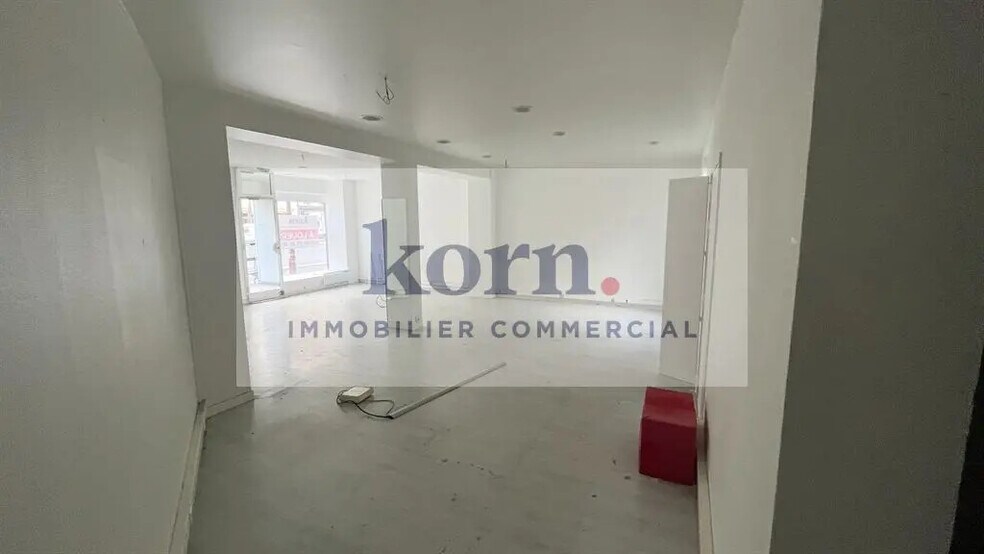 Local commercial dans Paris à louer - Photo de l’immeuble – Image 3 sur 6
