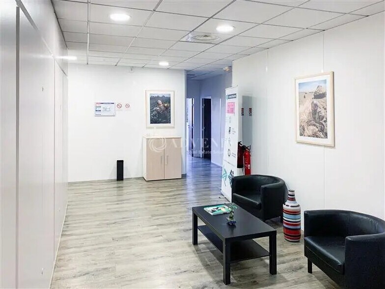 Bureau dans Saint-Thibault-des-Vignes à louer - Photo de l’immeuble – Image 3 sur 8