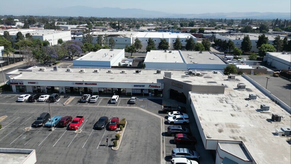 5461-5495 Holt Blvd, Montclair, CA à louer - Photo de l’immeuble – Image 3 sur 5