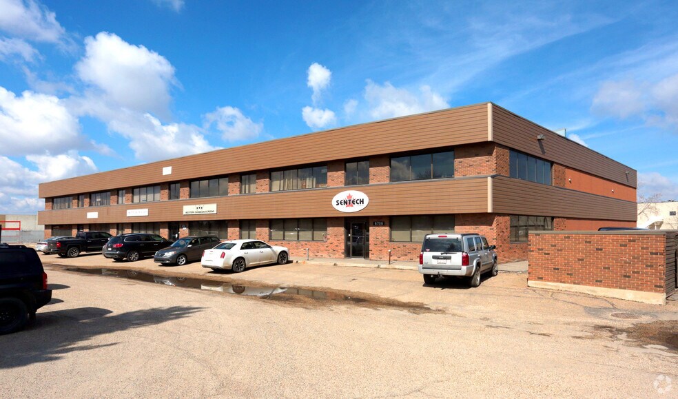 8704-8716 48 Av NW, Edmonton, AB à louer - Photo de l’immeuble – Image 3 sur 4