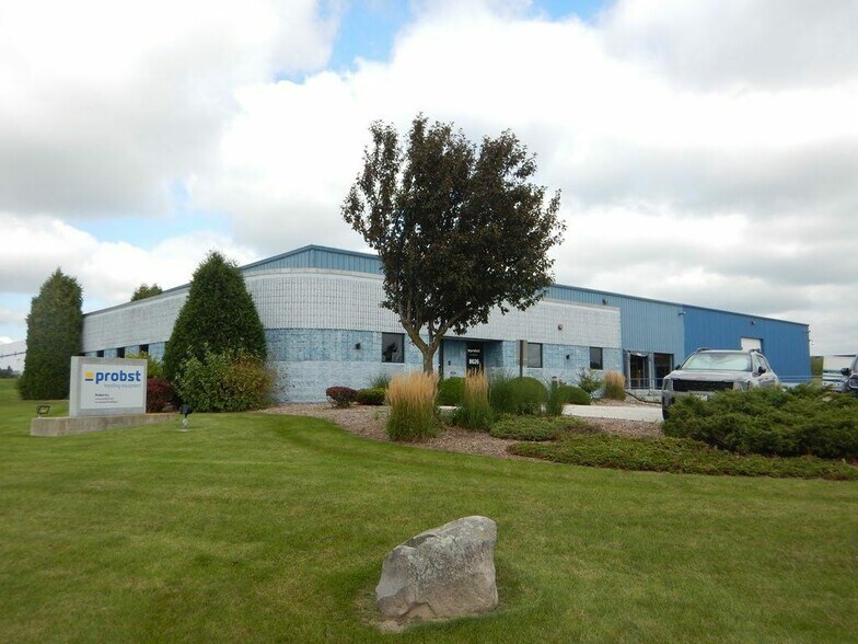 8624-8626 Hollander Dr, Franksville, WI à vendre - Photo de l’immeuble – Image 1 sur 13