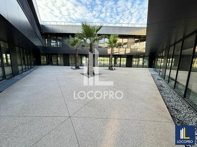 Local commercial dans Puget-sur-Argens à vendre - Photo de l’immeuble – Image 3 sur 5