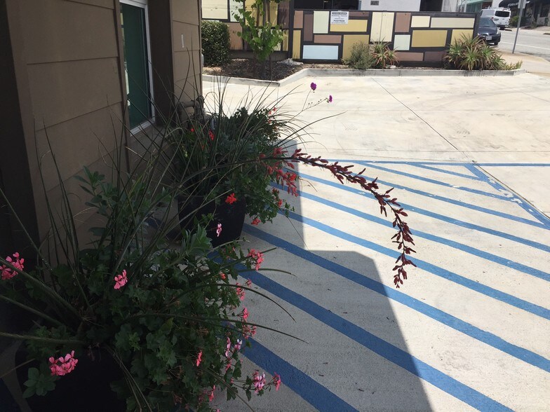 3501 Ocean View Blvd, Glendale, CA à louer - Photo de l’immeuble – Image 3 sur 13