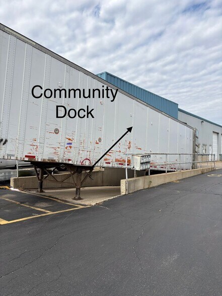 75 McMillen Rd, Antioch, IL à louer - Photo de l’immeuble – Image 2 sur 21