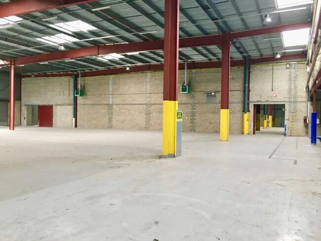 Plus de détails pour Bureau, Local d'activités à louer