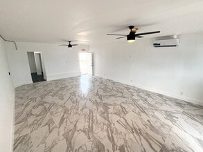 221-225 N Dixie Hwy, Hallandale Beach, FL à louer Photo intérieure– Image 1 sur 6