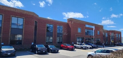 5860 Chedworth Way, Mississauga, ON à louer Photo de l’immeuble– Image 1 sur 1
