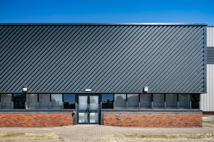 Touchet Hall Rd, Manchester à louer - Photo de l’immeuble – Image 3 sur 17