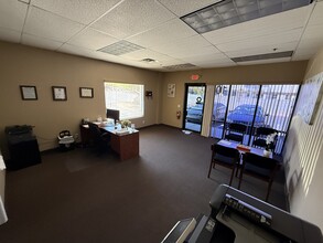 8170 W Sahara Ave, Las Vegas, NV à louer Photo intérieure– Image 2 sur 5