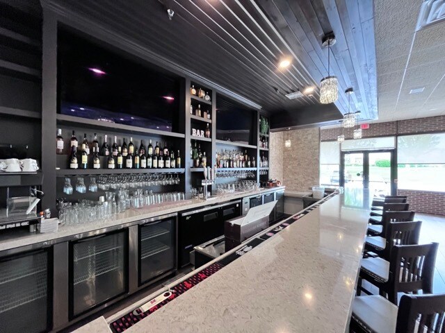 5650-5682 Arlington Dr E, Hanover Park, IL à louer - Photo intérieure – Image 2 sur 15