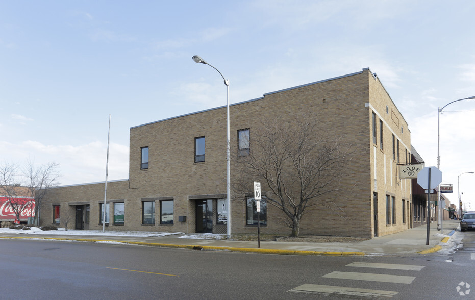 118 Holmes St, Detroit Lakes, MN à louer - Photo de l’immeuble – Image 2 sur 4