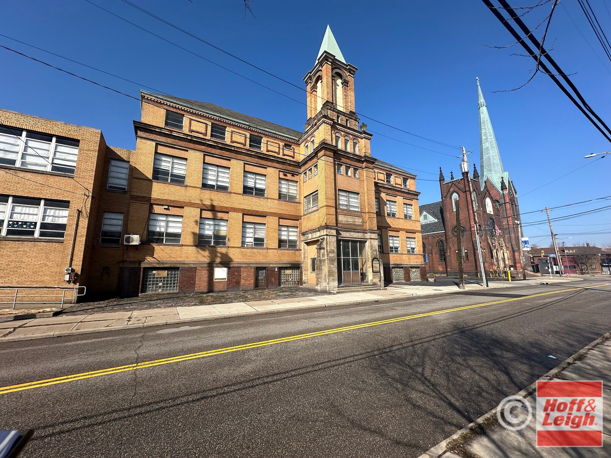 3398 E 55th St, Cleveland, OH à louer Photo de l’immeuble– Image 1 sur 4