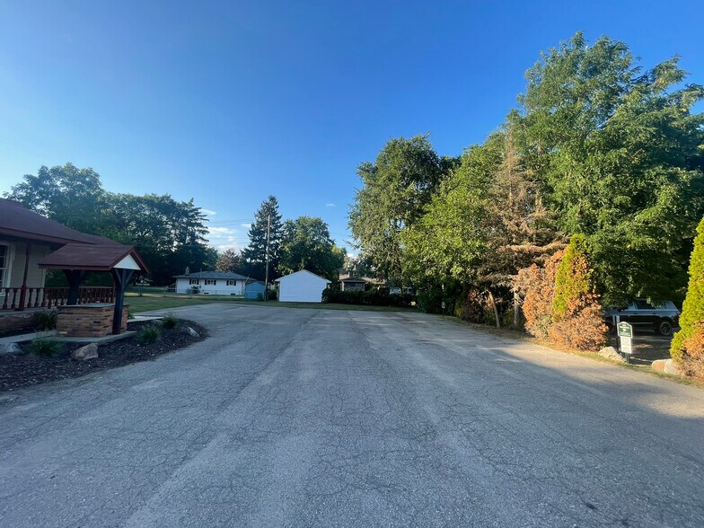 620 W Commerce Rd, Commerce Township, MI à vendre - Photo de l’immeuble – Image 2 sur 18