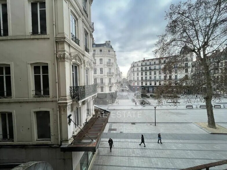 Bureau dans Lyon à louer - Photo de l’immeuble – Image 2 sur 12