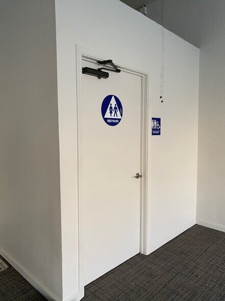 525 E 19th St, Bakersfield, CA à louer - Photo intérieure – Image 2 sur 8