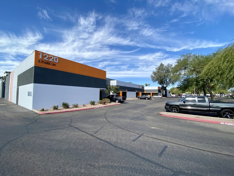 2425 W 12th St, Tempe, AZ à louer - Photo de l’immeuble – Image 2 sur 6