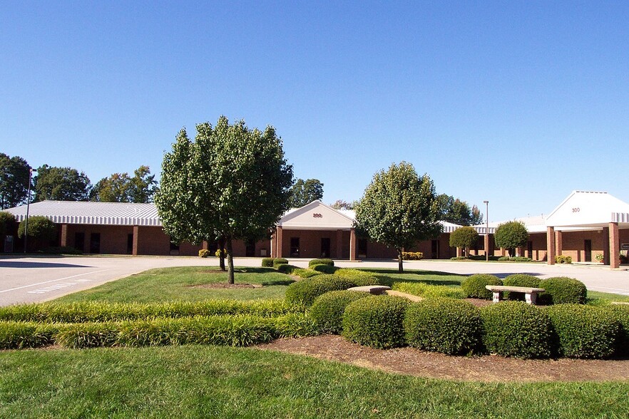 895 City Center Blvd, Newport News, VA à louer - Photo de l’immeuble – Image 2 sur 3