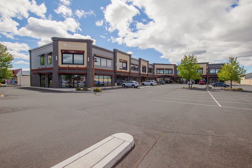 2127 S Hwy 97, Redmond, OR à louer - Photo de l’immeuble – Image 2 sur 9