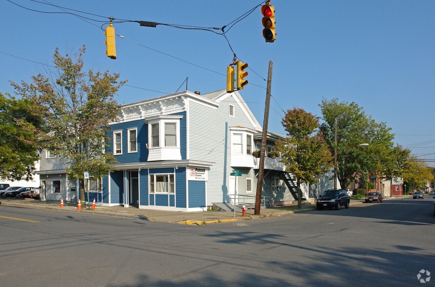 202-212 Broadway, Rensselaer, NY à louer - Photo principale – Image 1 sur 6
