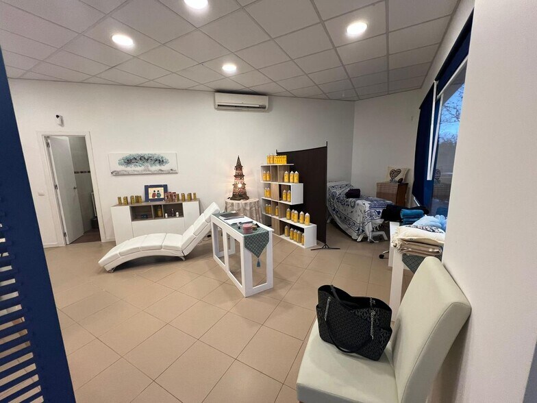 Immeuble residentiel dans Madrid, Madrid à vendre - Photo principale – Image 1 sur 2