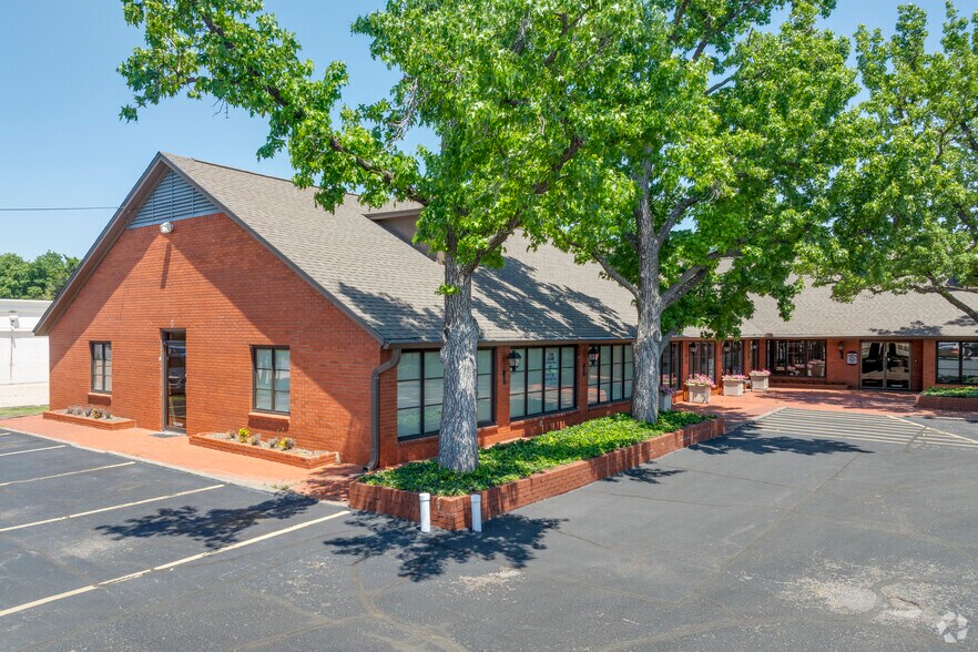 4835 S Peoria Ave, Tulsa, OK à vendre - Photo de l’immeuble – Image 3 sur 6