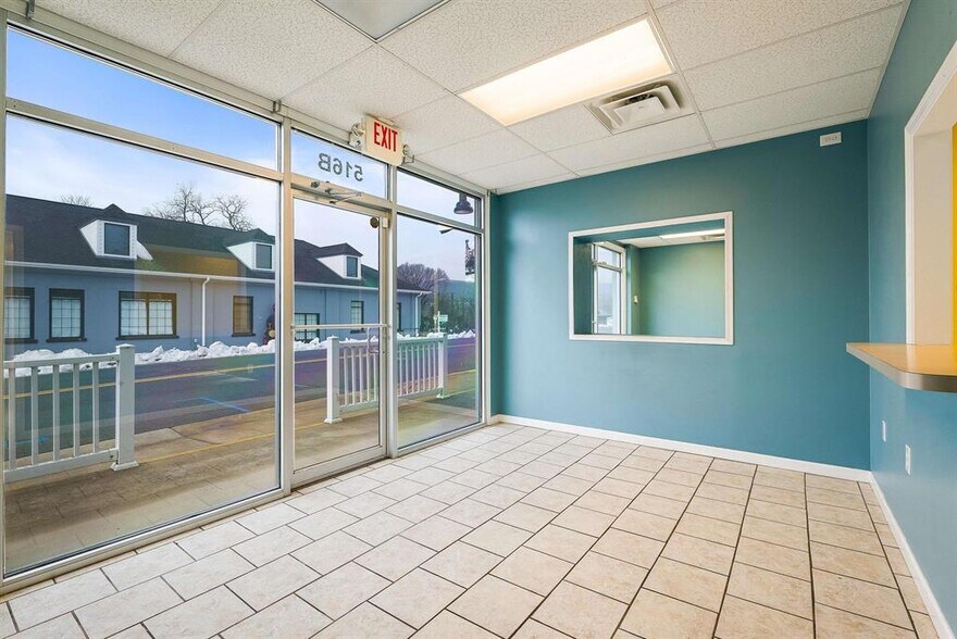 516 1st St, Shenandoah, VA à vendre - Hall d’entrée – Image 3 sur 6
