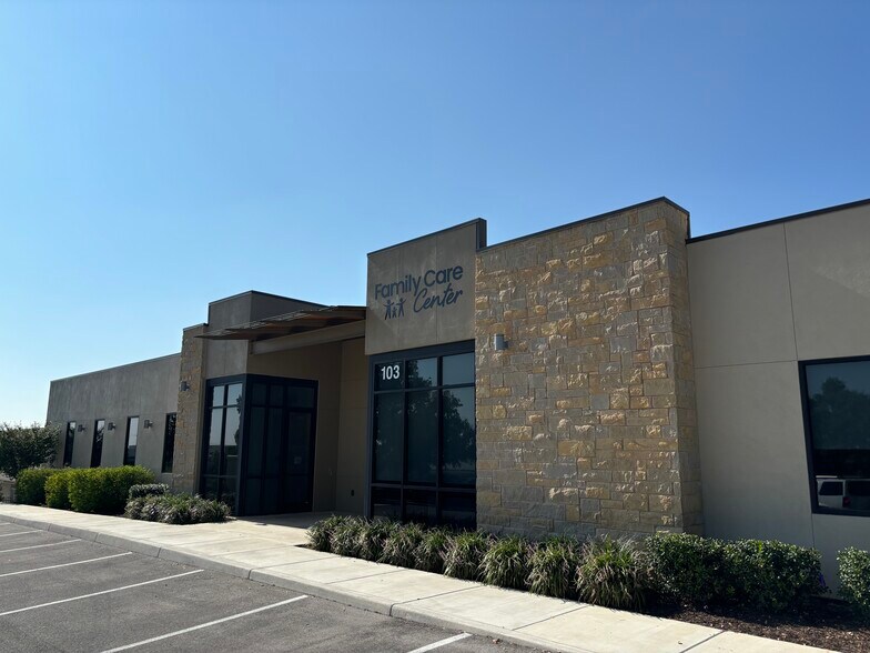 11207 Wild Pine, San Antonio, TX à vendre - Photo de l’immeuble – Image 3 sur 6