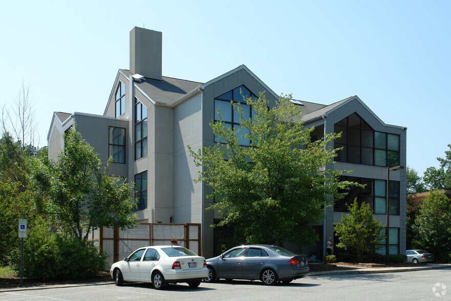 930 Martin Luther King Jr Blvd, Chapel Hill, NC à louer - Photo de l’immeuble – Image 3 sur 76