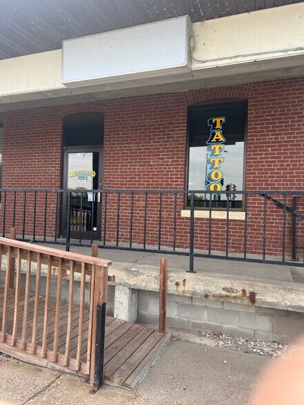 539 Broadway St N, Menomonie, WI à louer - Photo de l’immeuble – Image 2 sur 7