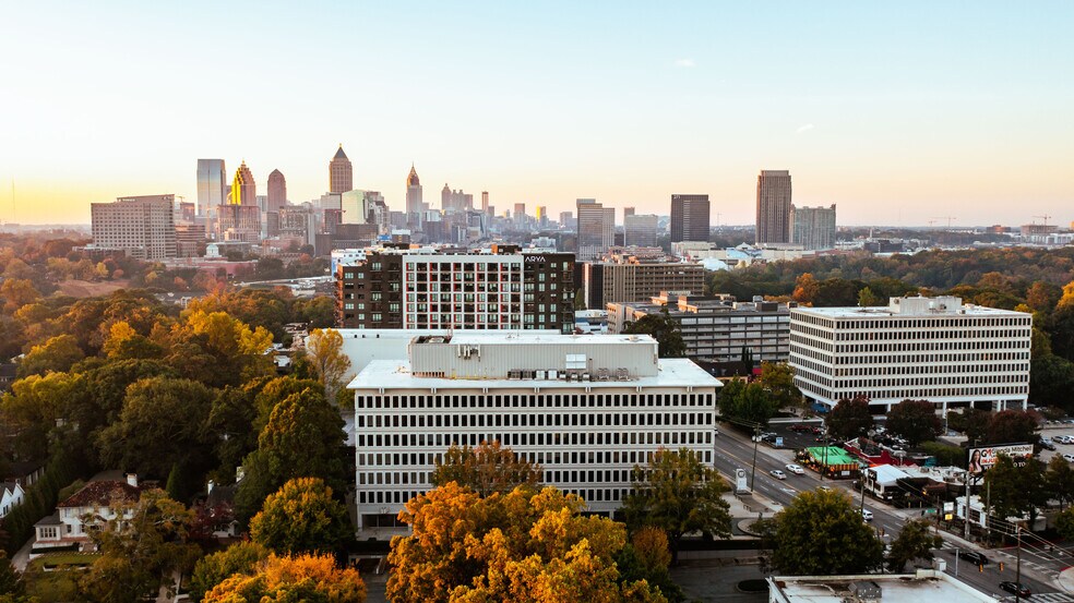 1819 Peachtree Rd, Atlanta, GA à louer - Photo de l’immeuble – Image 3 sur 13