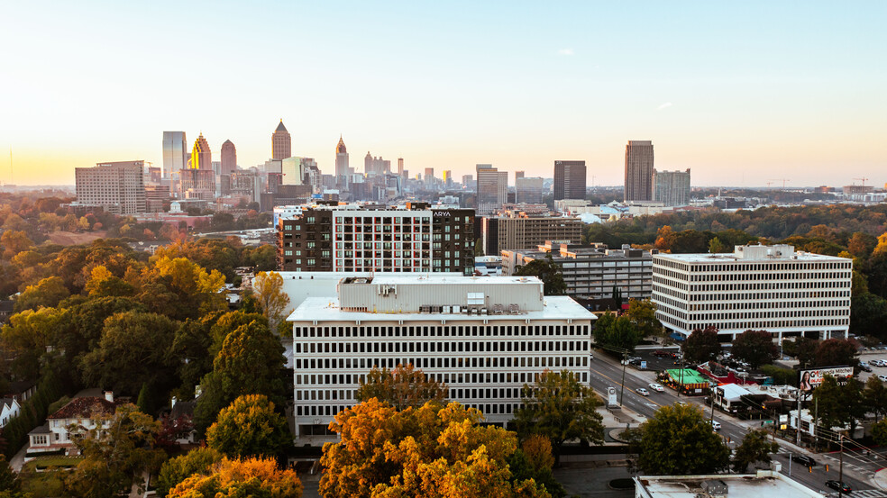 1819 Peachtree Rd NE, Atlanta, GA à louer - Photo de l’immeuble – Image 3 sur 13