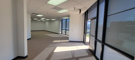299 W Foothill Blvd, Upland, CA à louer Photo intérieure– Image 1 sur 6